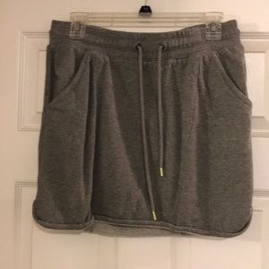 Grey gap skirt size Medium